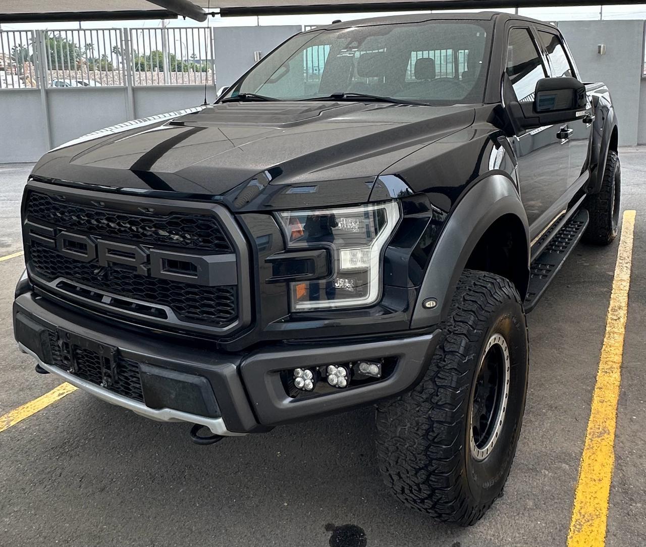 For Sale: 2017 Ford Raptor Truck  - photo0