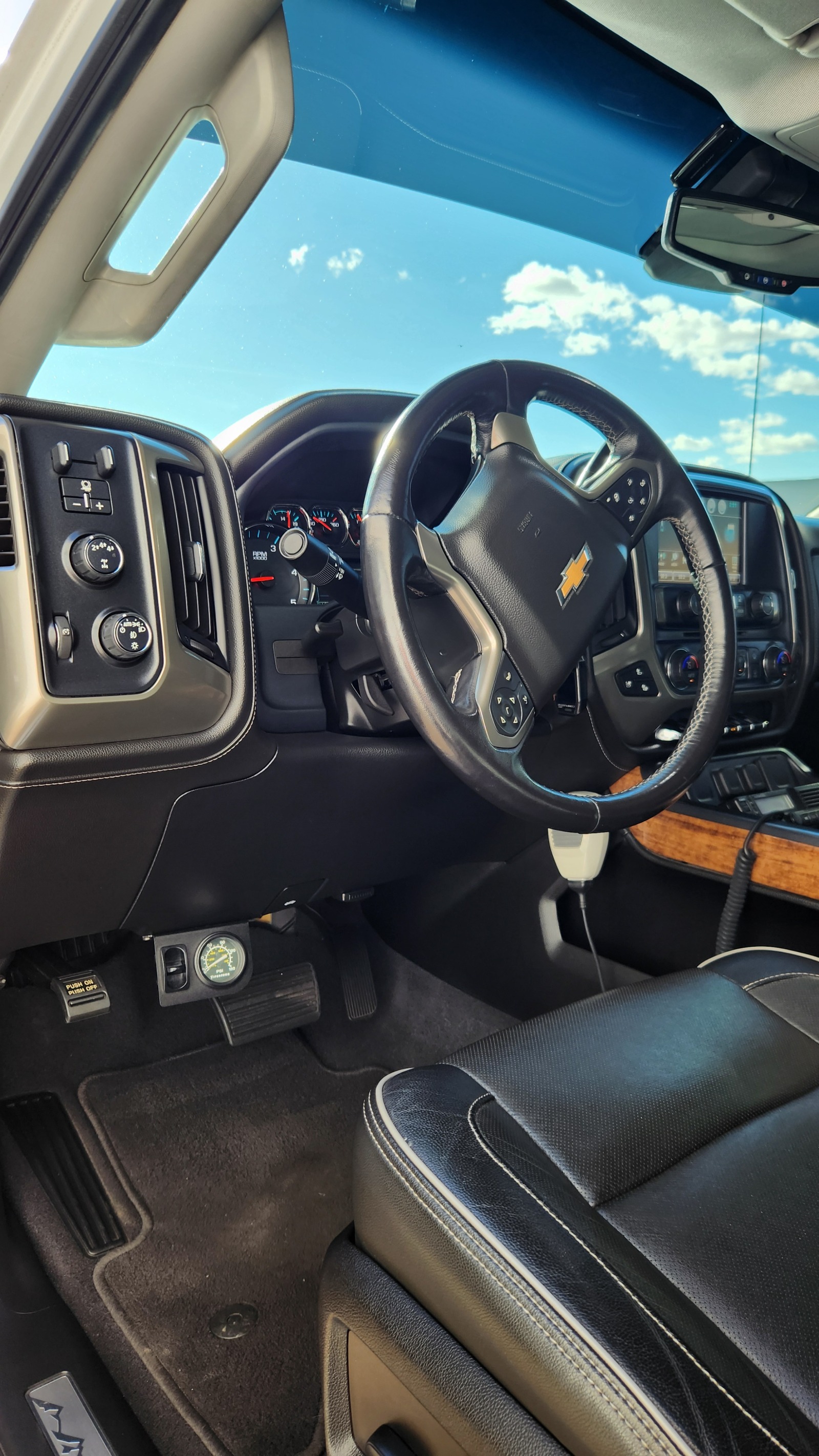 For Sale: 2019 Chevrolet 3500HD 4x4 High Country Crew Cab Long Bed Duramax - photo5