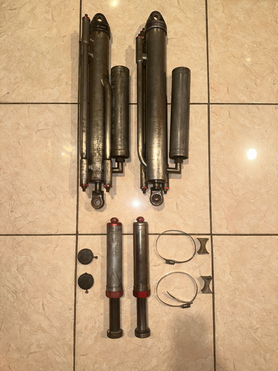 For Sale: Donahoe Racing 2.5x18” Shocks and Bump Stops - photo0