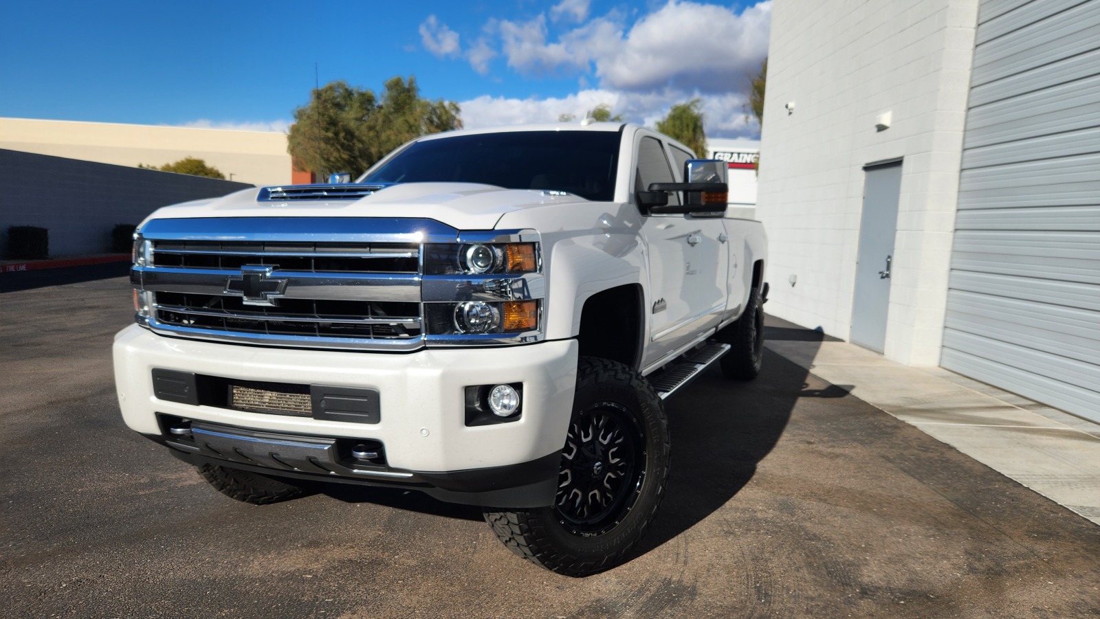 For Sale: Immaculate 2019 Chevrolet 3500HD 4X4 High Country Crew Cab. Low Miles!! - photo3