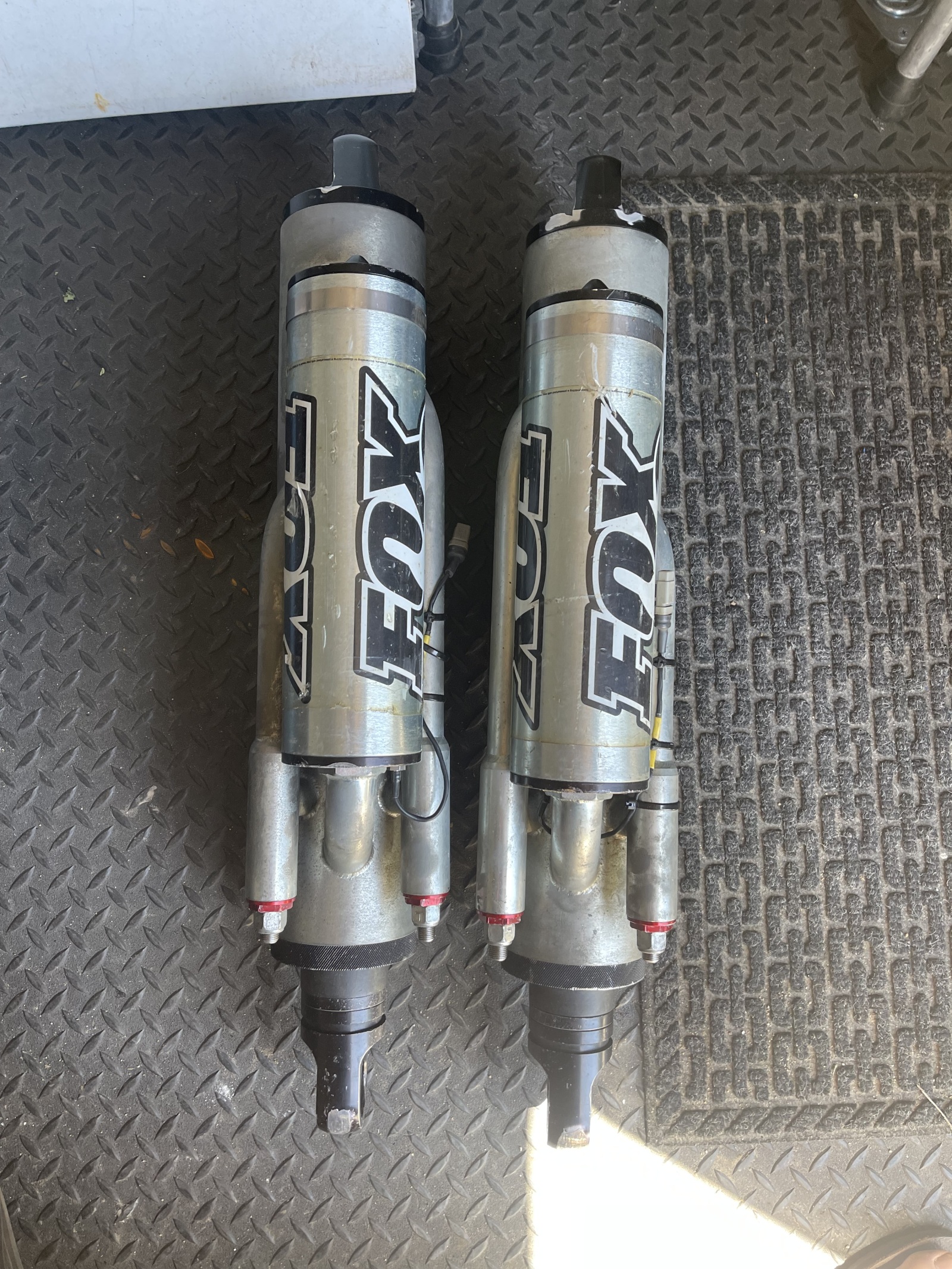 For Sale: Fox 4.4x14 Bypass Shocks - photo0