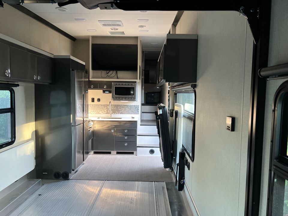 For Sale: 2021 ATC 3619 game changer pro fifth wheel - photo8