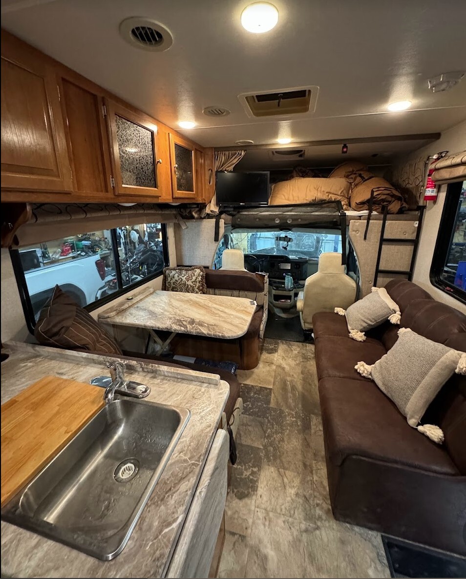 For Sale: 4x4 RV Coachmen 2019 - photo3