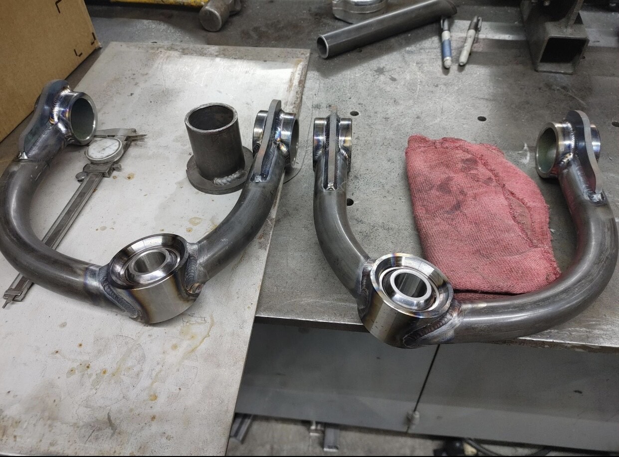 For Sale: 1996 - 2004 Tacoma / 1996 - 2002 4 Runner UNIBALL UPPER CONTROL ARMS 2/4 wd - photo0