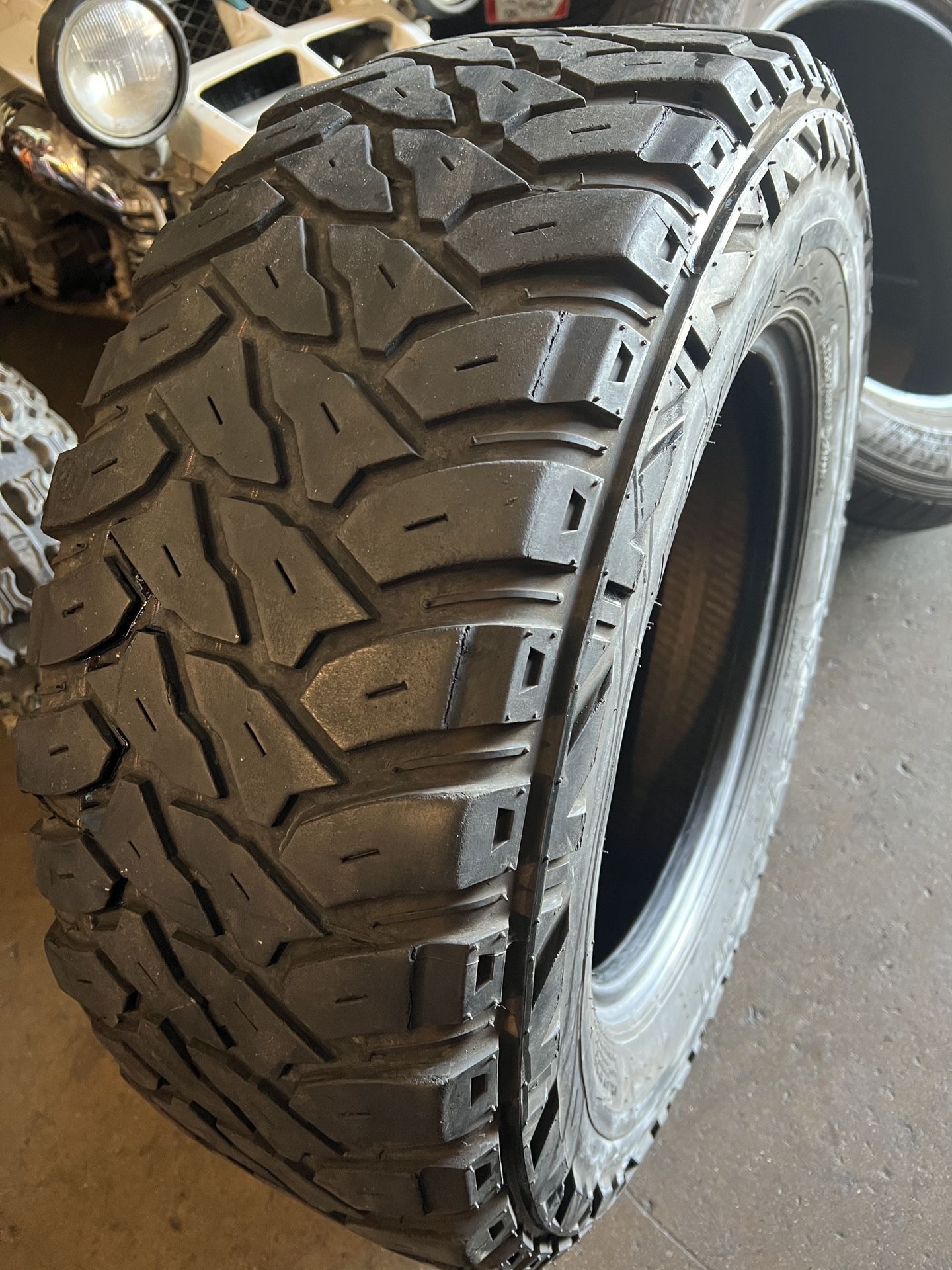 For Sale: SOLD Free Tire 265 70 17 - photo0