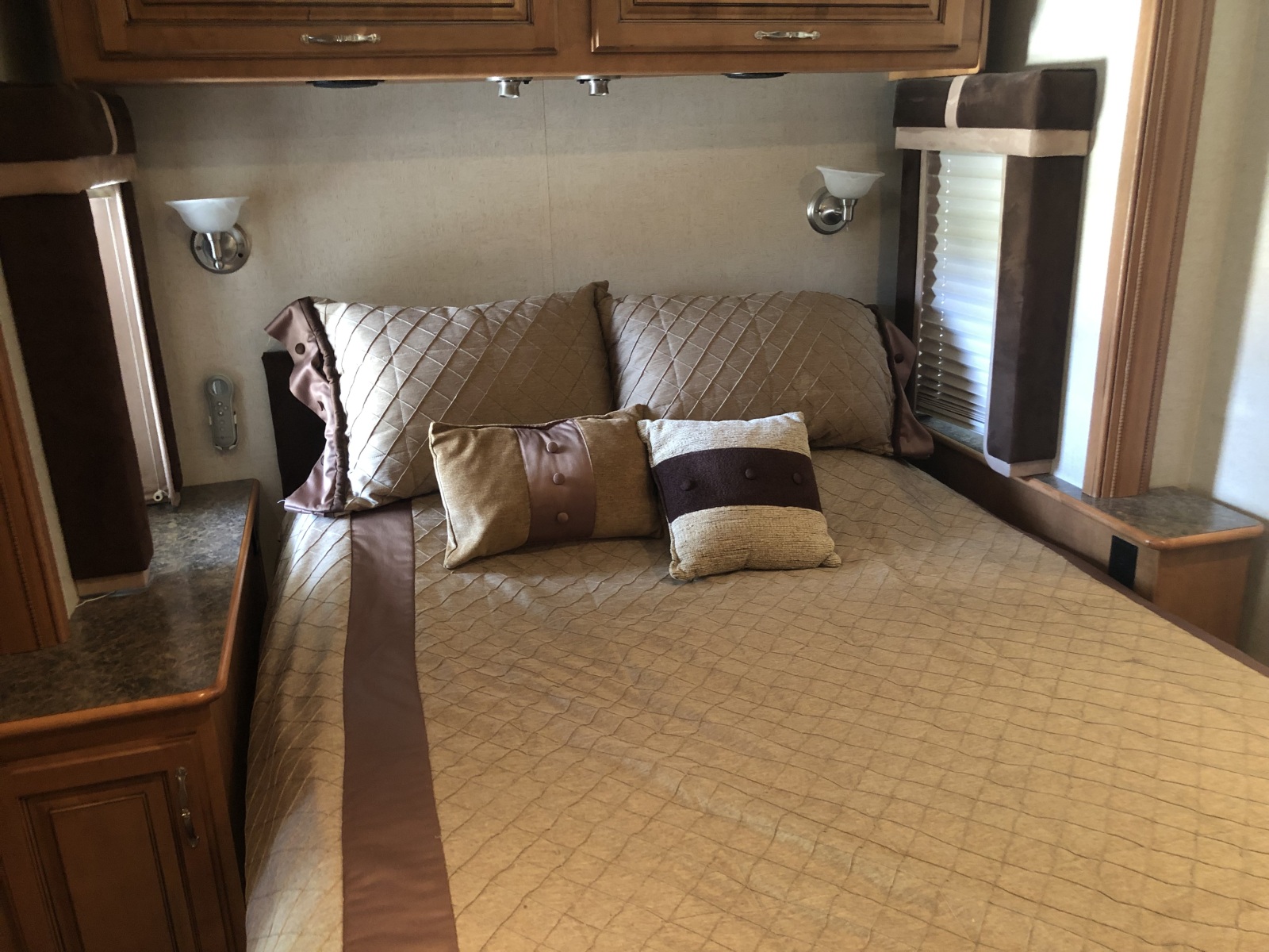 For Sale: VERY CLEAN 2011 FLEETWOOD SOUTHWIND 32VS - photo9