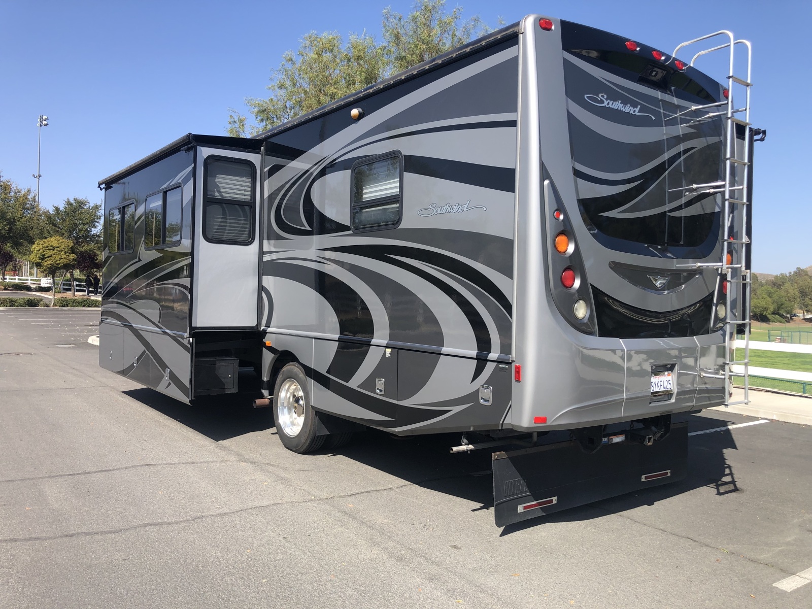 For Sale: VERY CLEAN 2011 FLEETWOOD SOUTHWIND 32VS - photo2