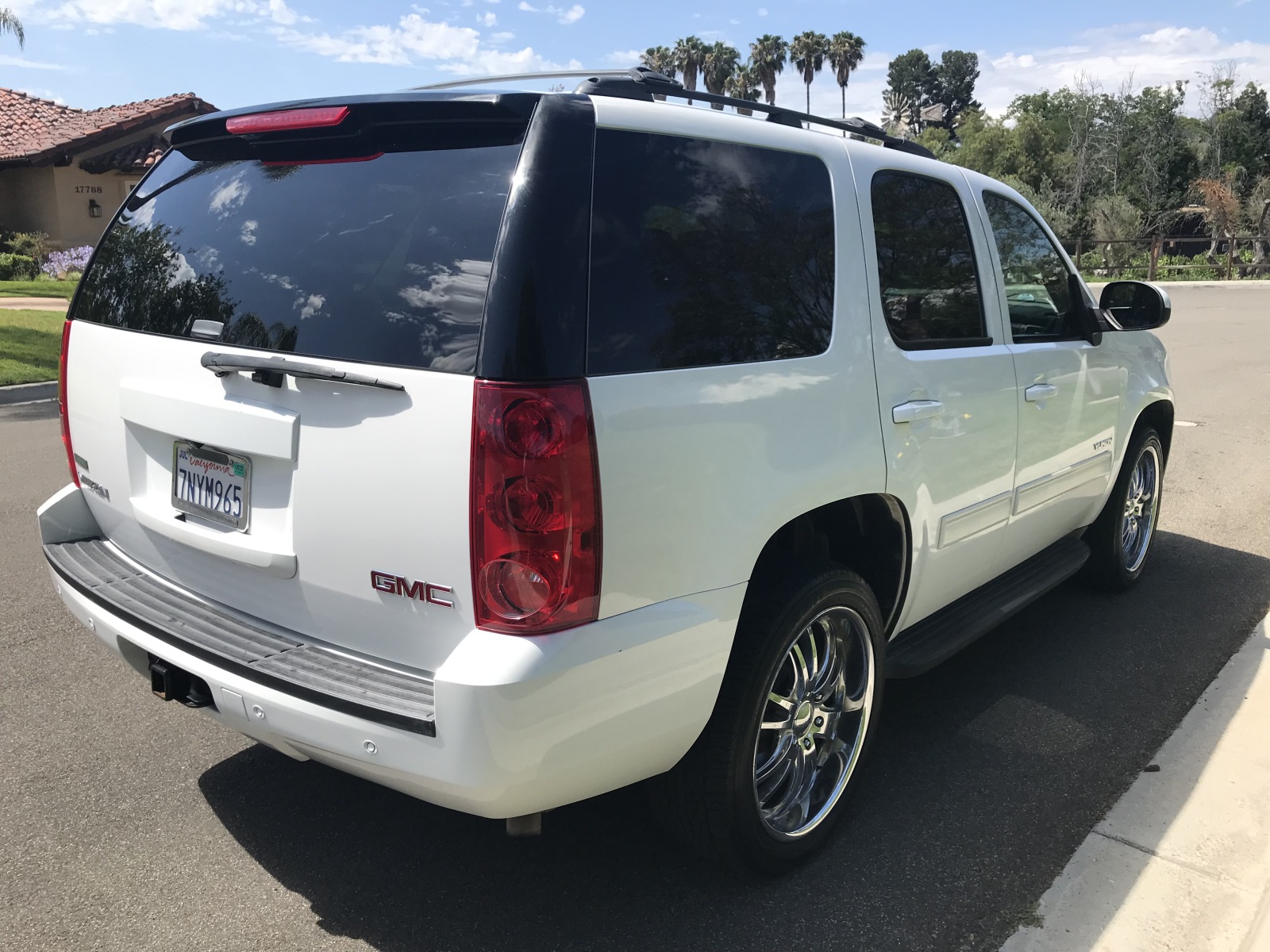 For Sale: GMC Yukon with upgraded tow package - photo0