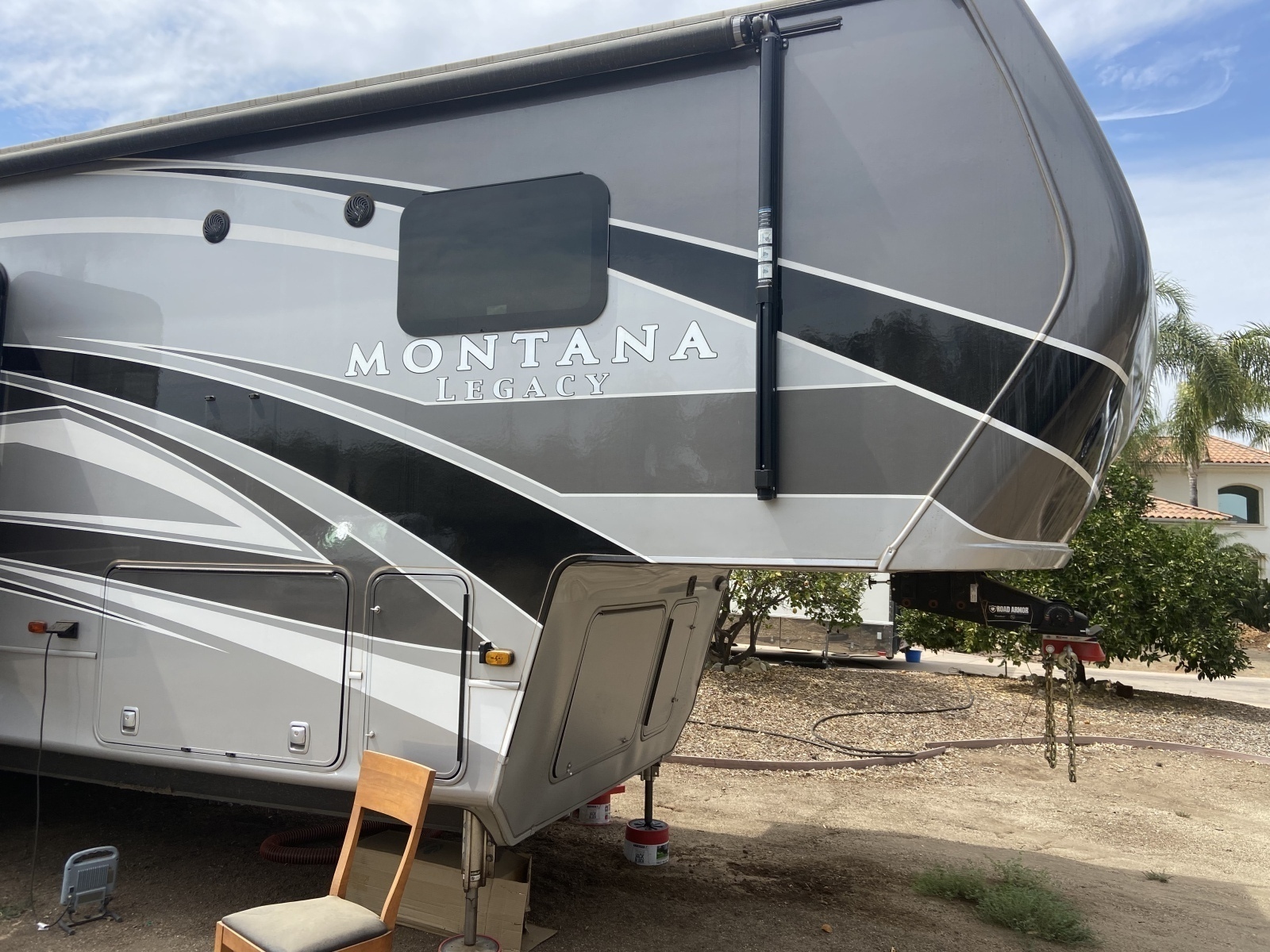 For Sale: 5th wheel Montana Legacy  - photo1
