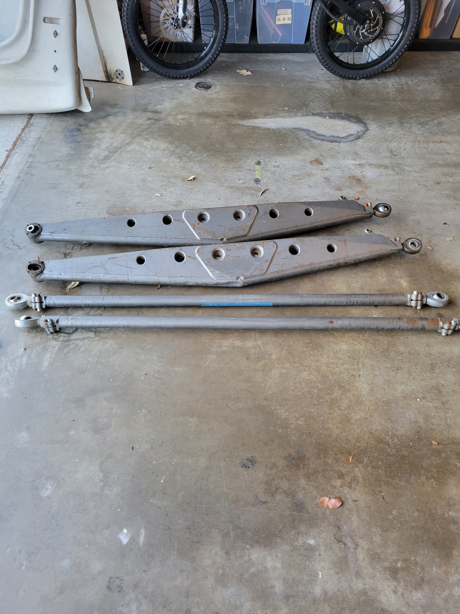 For Sale: Trailing arms and upper links - photo0