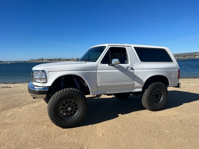 For Sale: 1993 XLT Bronco New Year, New price - photo0